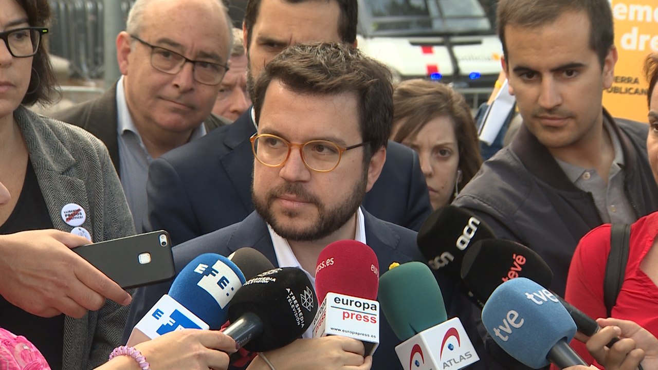 Aragonès considera un "error" que Sánchez no se reúna con Torra