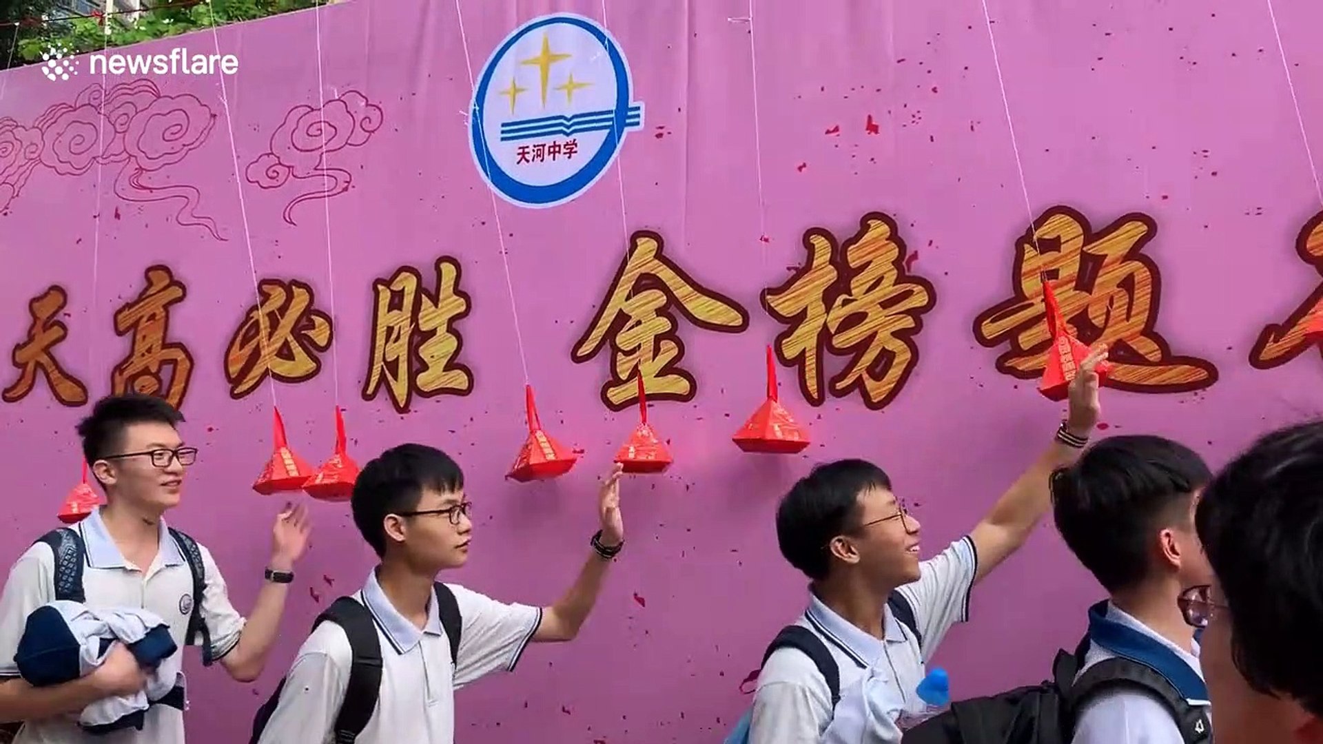 ⁣Chinese students touch ‘Zongzi’ for good luck on the first day of university entrance exam