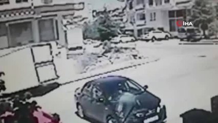 Başkentte kan donduran kaza...Kamyon binanın altında bulunan dükkanlara böyle daldı