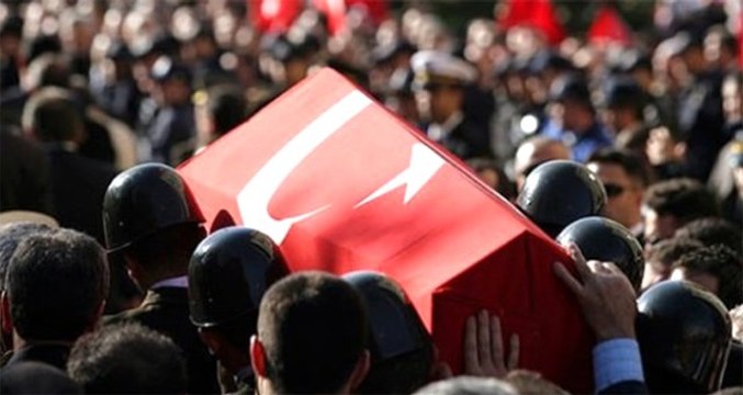 İki grup arasındaki kavgayı ayırmaya çalışırken vurulan polis memuru şehit oldu