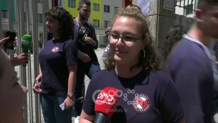 RTV Ora - Maturantët testohen për Gjuhën e Huaj