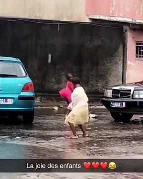 Ces enfants reflètent parfaitement la joie qu'il y a en Afrique. Admirez !