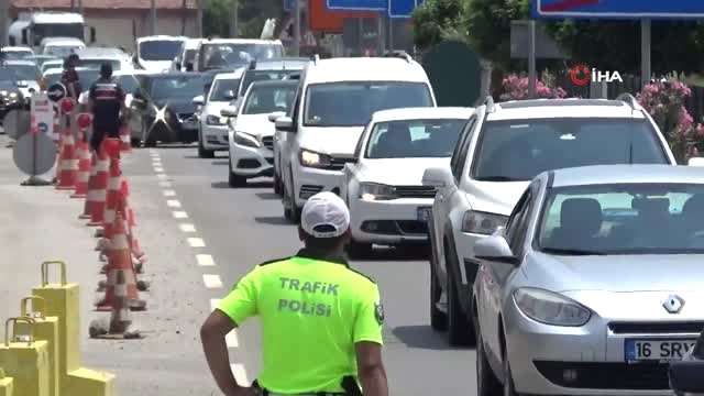 Bayram tatili sonrası Kuzey Ege'de trafik yoğunluğu arttı