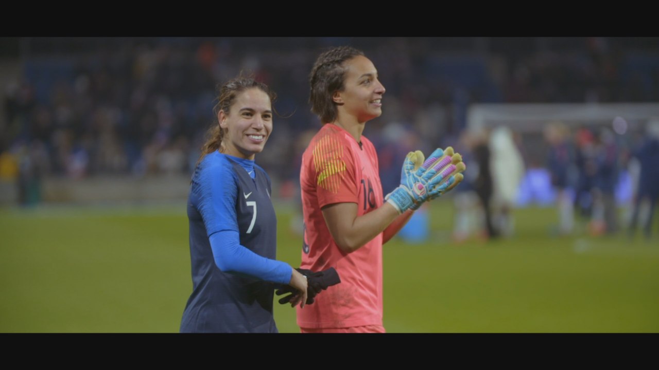"J'espère ramener la coupe aux Minguettes"  -  Amel Majri, joueuse de l'équipe de France dans le documentaire LIONNES