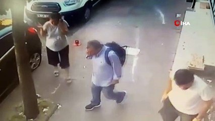 Esenler'de cinnet geçiren adamın intihar etmesinin ardından vatandaşların yaşadığı şok kamerada