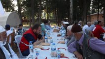 Mesut Özil'den Bayırbucak Türkmenlerine düğün yemeği