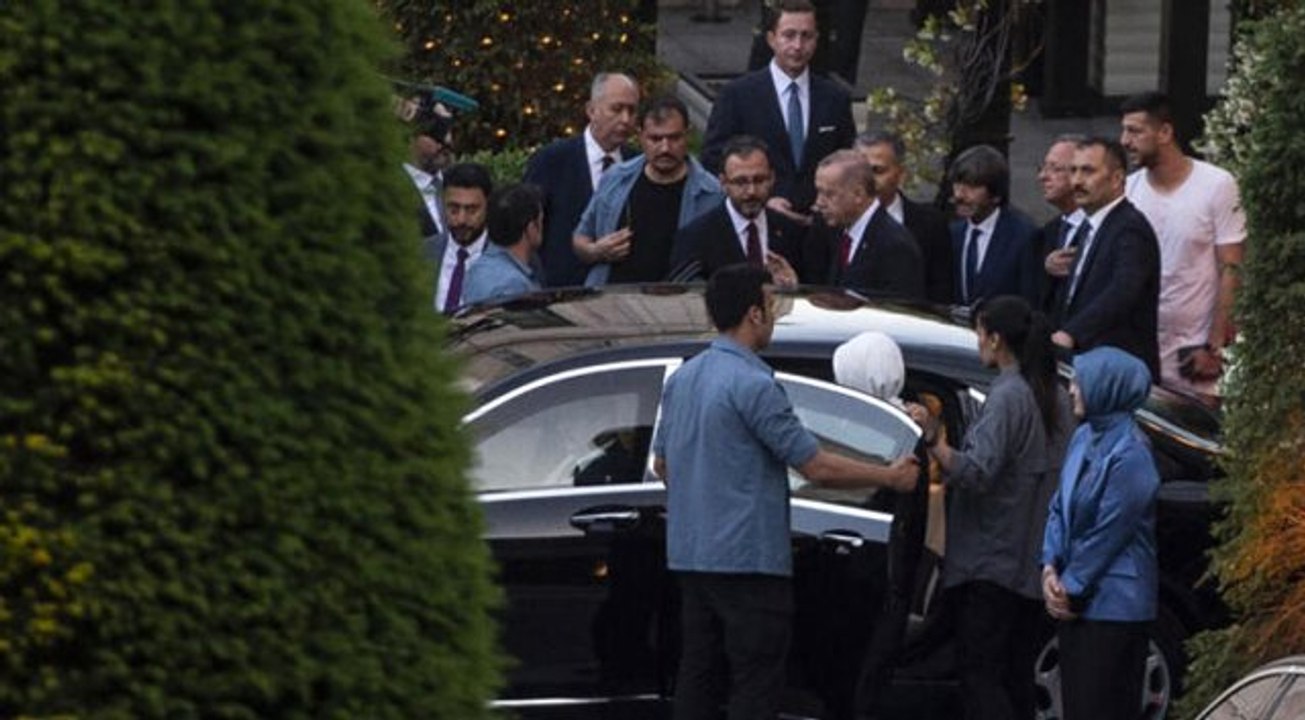 Türkiye'nin konuştuğu Mesut Özil ile Amine Gülşe'nin düğününden ilk kareler!