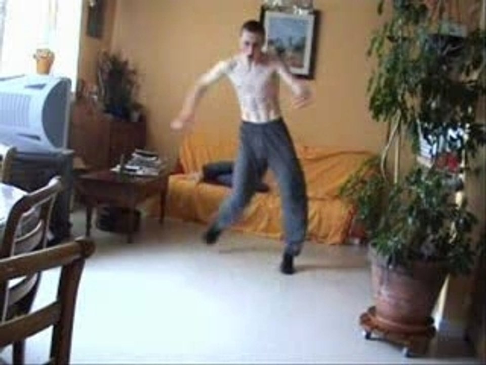 Regis, Danseur professionnel de Tecktonik