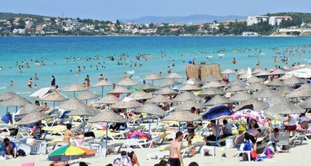 Alaçatı'da denize girmek isteyen tesettürlü kadının plajdan kovulduğu iddia edildi