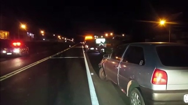 Dois carros batem na BR 277 no perímetro urbano de Cascavel