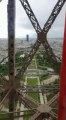 Saype, land-artiste belfortain de 30 ans crée une fresque de 15.000 m2 au pied de la Tour Eiffel