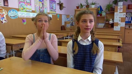 НОВАЯ УЧЕНИЦА??