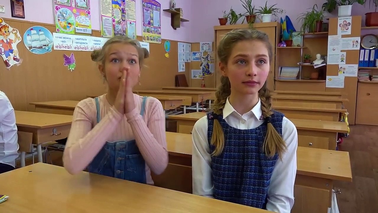 НОВАЯ УЧЕНИЦА??