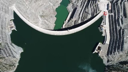 Yeşile bürünen Çoruh Nehri havadan görüntülendi