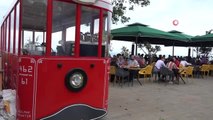 Uçak, gemi, tren, araba derken şimdi de ilk kez bir tramvay bir restoran bahçesine konuşlandırıldı