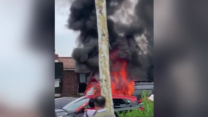 주차된 캠핑카서 불...다친 사람 없어 / YTN