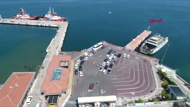ÇANAKKALE FERİBOT İSKELESİNDE TATİLCİLERİN DÖNÜŞ YOĞUNLUĞU