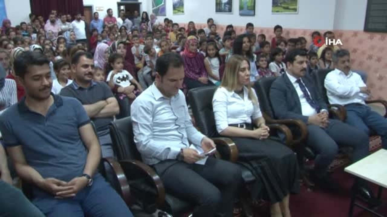 Öğrenciler kitap okumak için yarıştı