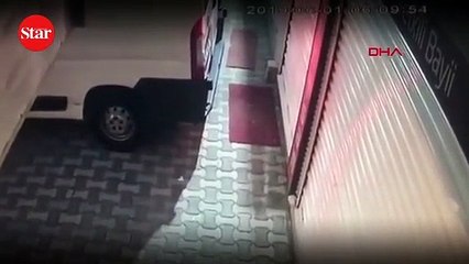 5 Dakikada 25 bin liralık elektrik malzemesi çalan hırsızlar kamerada