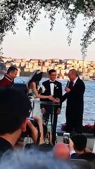 Başkan Erdoğan nikah şahidi oldu! Mesut Özil Amine Gülşe evlendi