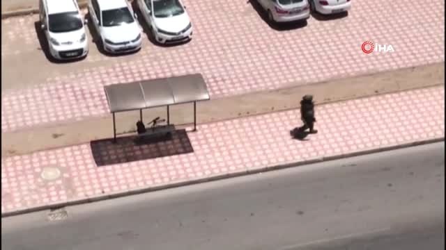 Otobüs durağına bırakılan şüpheli çanta fünye ile patlatıldı