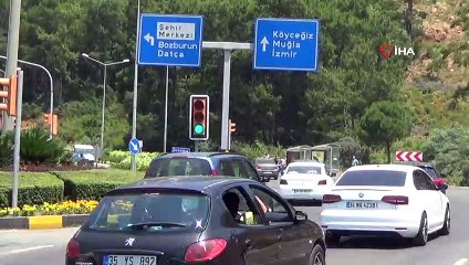 Yerli turistler dönüş yolunda...Trafik durma noktasına geldi