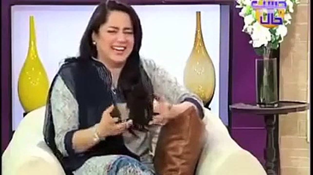 azizi_acting_as_meera_film_star_in_hasb_e_haal