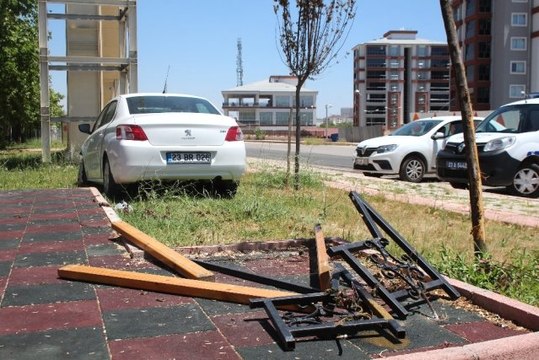Seyir halindeyken kalp krizi geçiren sürücü hayatını kaybetti