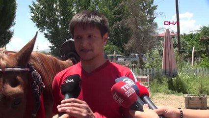 Sivas Vatan nöbetine at sırtında gitti
