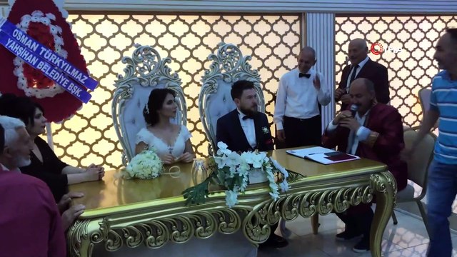 Herkesi şaşkına çeviren nikah...Damat, şahit ve nikahı kıyan belediye başkanı adaş çıktı