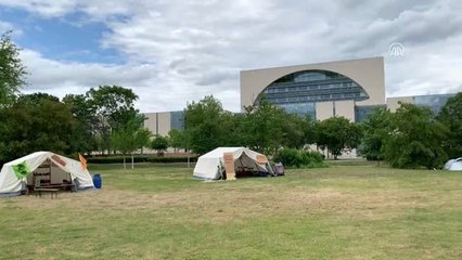 Almanya'da çevreciler Başbakanlık yakınlarında kamp kurdu