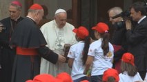 El papa conversa con 400 niños italianos, afectados por tragedias