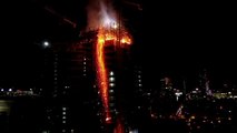La torre d'inferno di Varsavia: un palazzo brucia al centro della capitale polacca