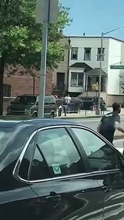 Un road rage complètement fou qui fini en folie... Plus de peur que de mal