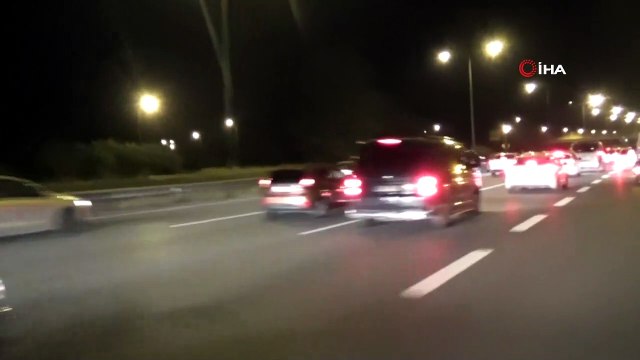 TEM Otoyolu Düzce kesiminde gece saatlerinde trafik durarak ilerliyor