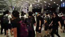 Policiais e manifestantes se enfrentam em Hong Kong