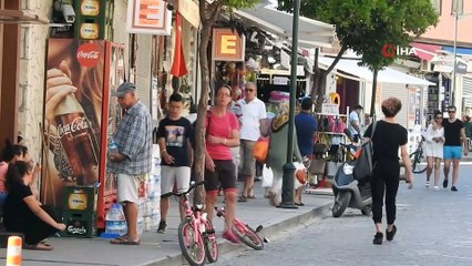 Bayram yoğunluğu Çeşme esnafının yüzünü güldürdü