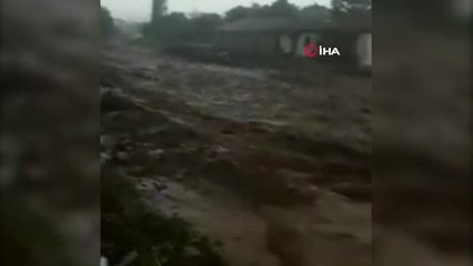 Şiddetli yağış dereleri taşırdı