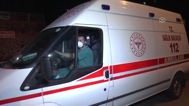 Hurdalıkta sızan gazdan zehirlenen kişiler Kanuni Sultan Süleyman Eğitim ve Araştırma Hastanesine...