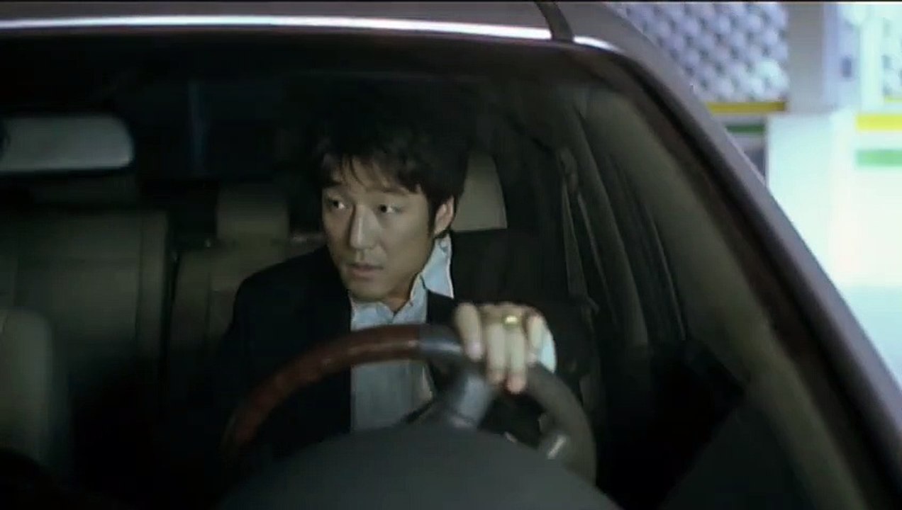 Arrogant Korean man discriminates against a woman for her low-paying job | Korean Short Film