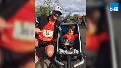 Christophe Bironien a adapté son matériel de triathlon pour permettre à Evan et Lucas de faire du sport avec lui