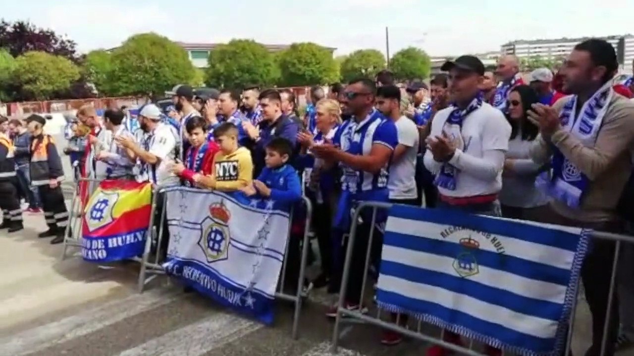 Espectacular Recibimiento de la Afición del Recre en Miranda de Ebro