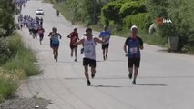 Ölen oğlu anısına düzenlediği geleneksel koşu yarışmasına 350 sporcu katıldı