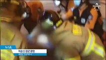 7명 못 버티고 무너진 나무 계단…3m 아래로 여행객 추락