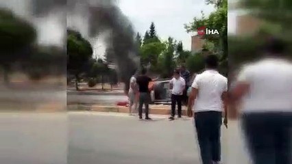 Seyir halindeki otomobil cayır cayır yandı