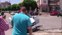 Uşak'ta alkollü ve ehliyetsiz sürücü polis aracına çarptı