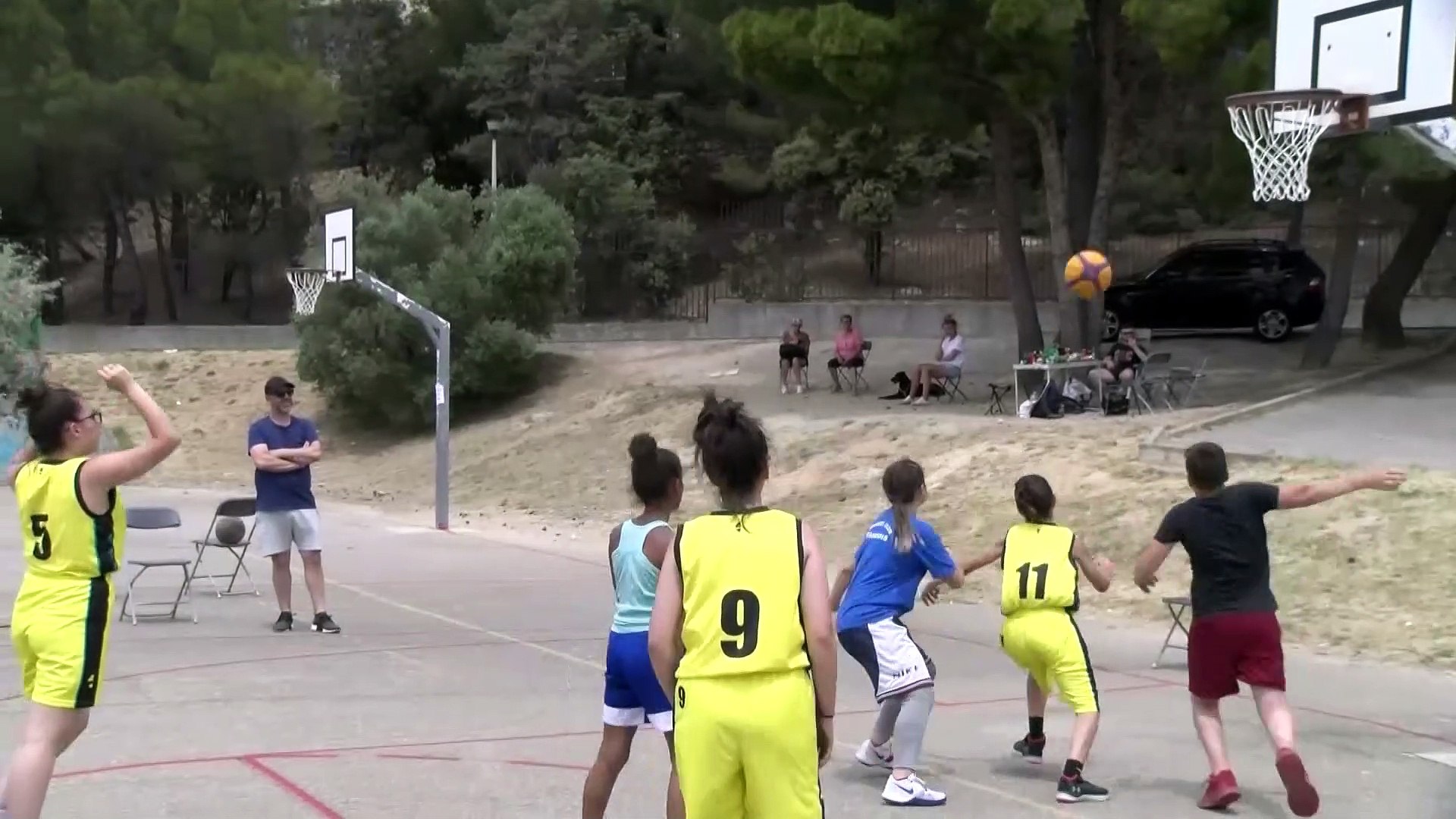 Istres : beau succès pour le tournoi de basket mon moral en couleur - Vidéo  Dailymotion