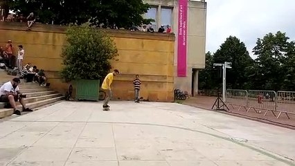 Compétition de skate sur le parvis de l'arsenal à Metz
