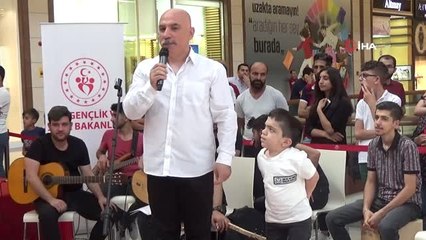 'Çok Ses Tek Yürek' gençlik korosunun ilk konseri büyük ilgi gördü