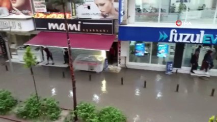 Başkent'te sağanak yağmur su baskınlarına neden oldu